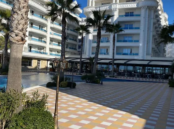 Luxury Golem (Tirana)